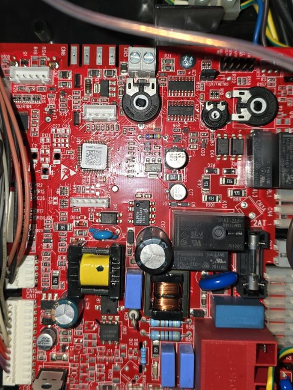 Kombinin elektronik kontrol kartı